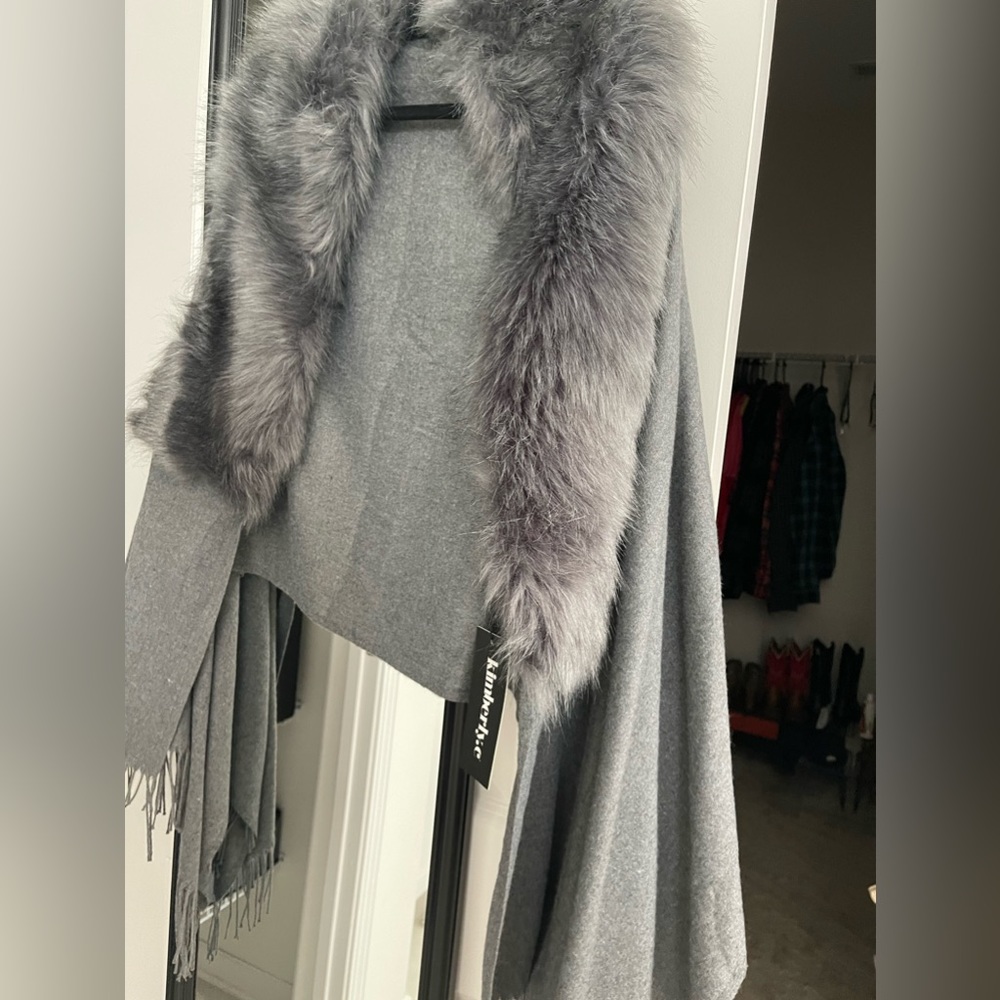 Poncho - Picture 3 of 3